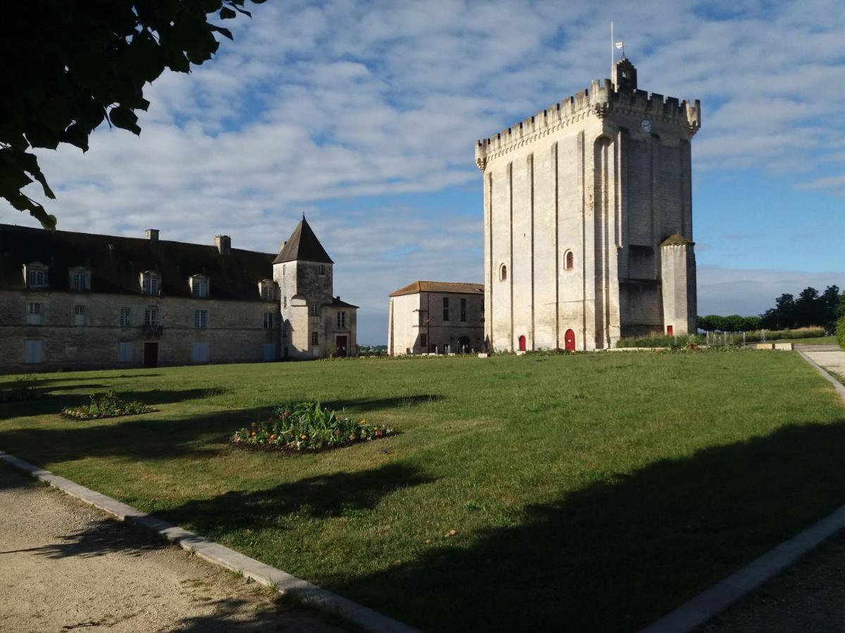 Le Clos Des Passiflores Pons Exteriör bild